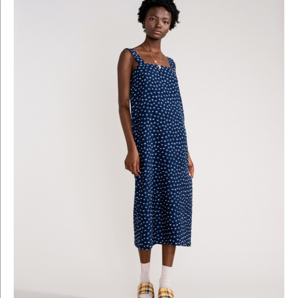 Sleeveless Blue midi dress Daisy Embroidery